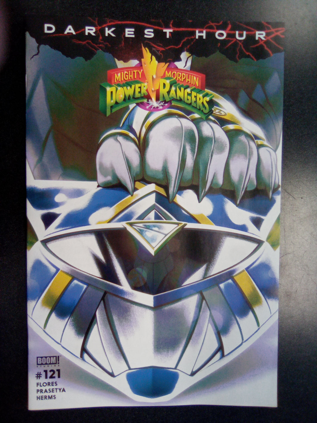 Mighty Morphin Power Rangers #121 Cover C Helmet Variant Montes