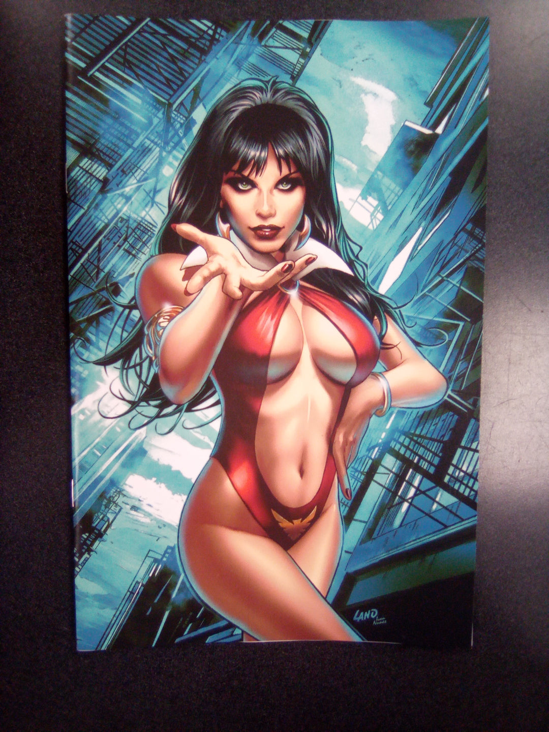 Vampirella (2025) #1 Cover V 1:25 Land Virgin Variant