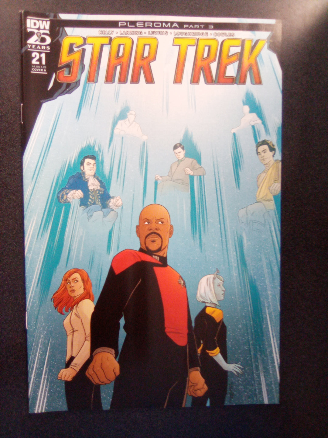 Star Trek #21 Cover A (Levens)
