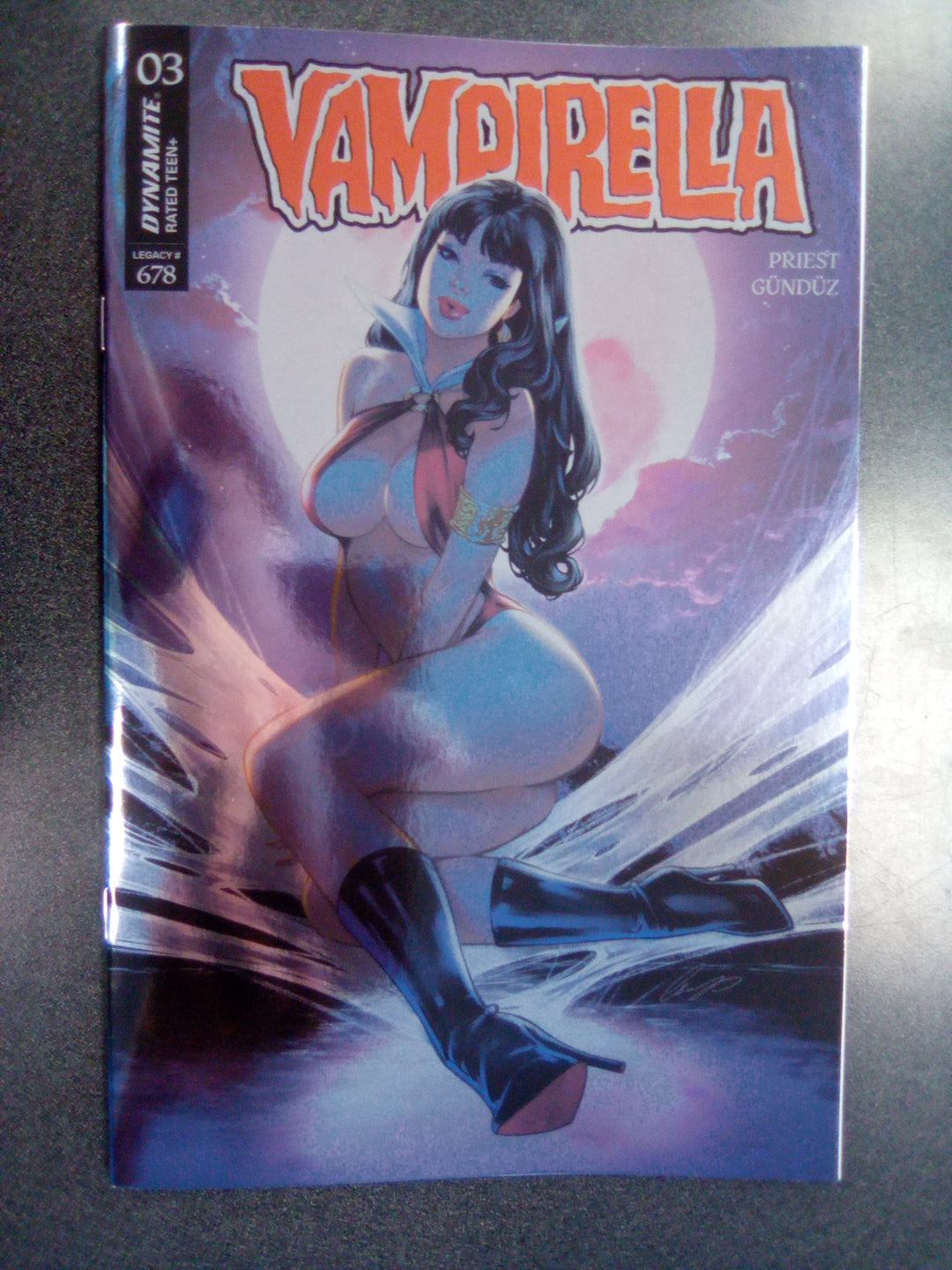 Vampirella (2025) #3 Cover N 1:10 Elias Chatzoudis Foil Variant