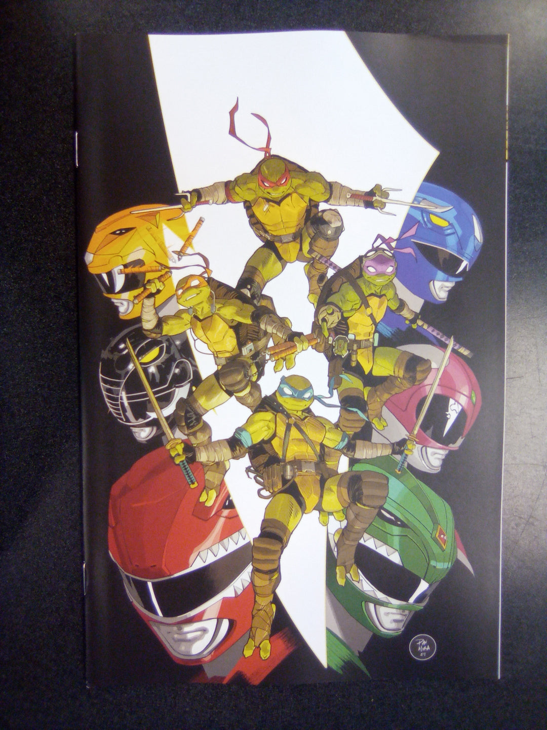 Mighty Morphin Power Rangers/ Teenage Mutant Ninja Turtles III #1 O Unlockable Variant (Mora)