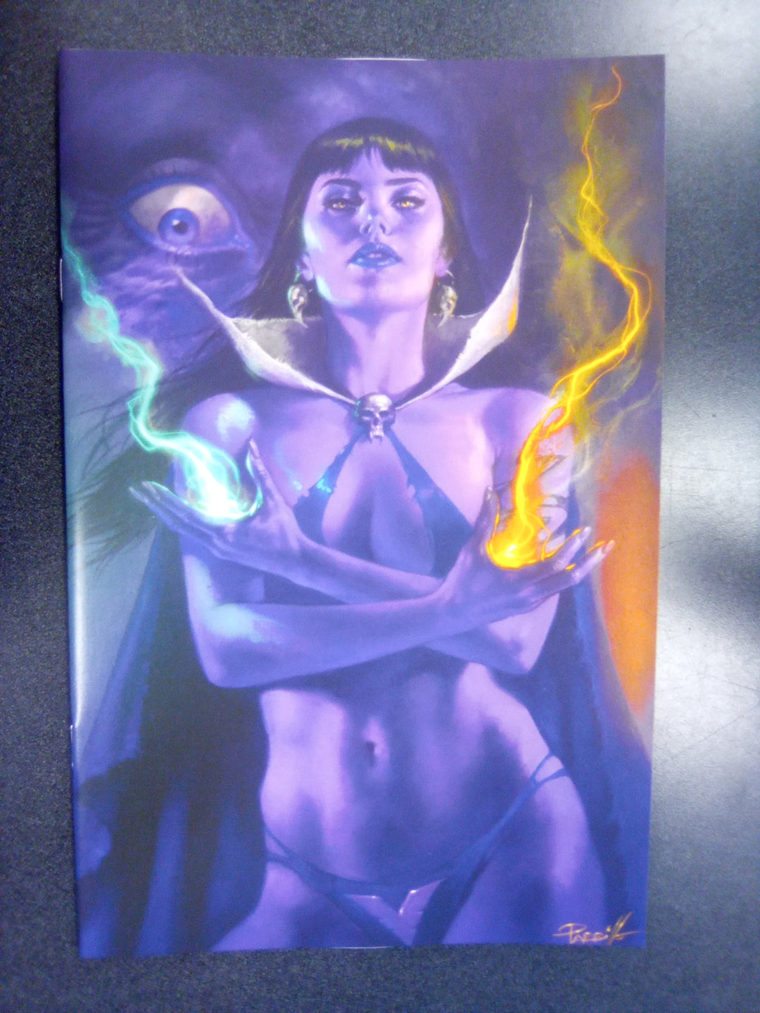 Vampirella (2025) #5 Cover Q 1:10 Lucio Parrillo Ultraviolet Virgin Foc Bonus Variant
