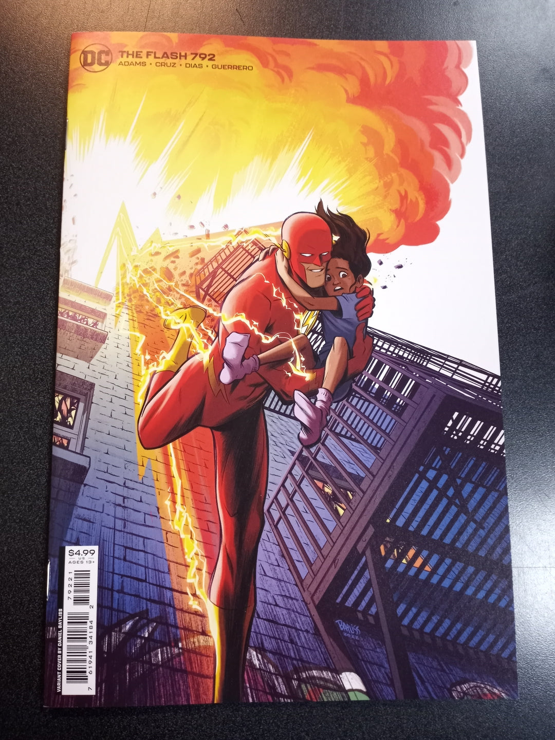 Flash #792 Cover B Daniel Bayliss Card Stock Variant (One-Minute War)