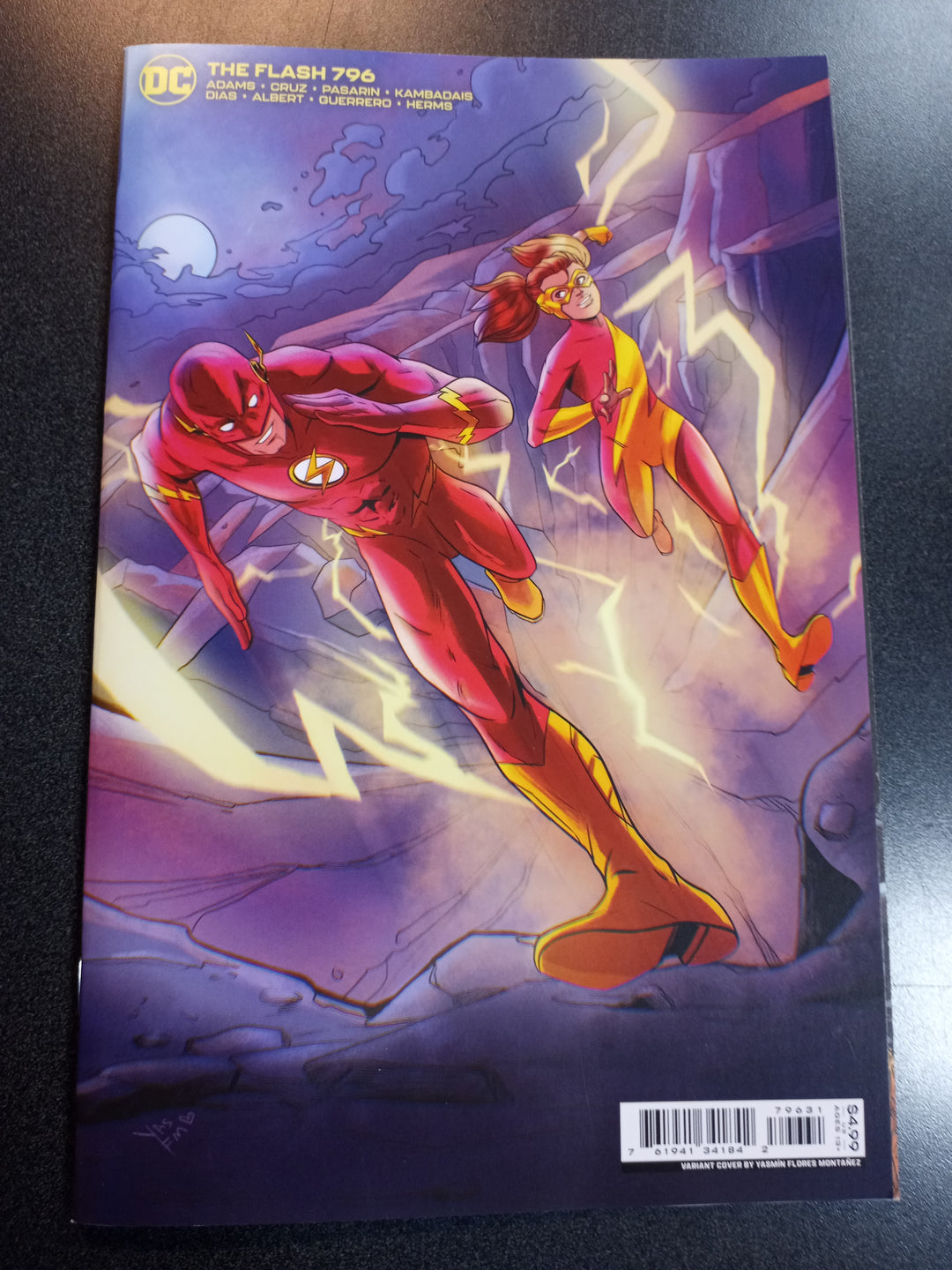 Flash #796 Cover C Yasmin Flores Montanez Card Stock Variant (One-Minute War)