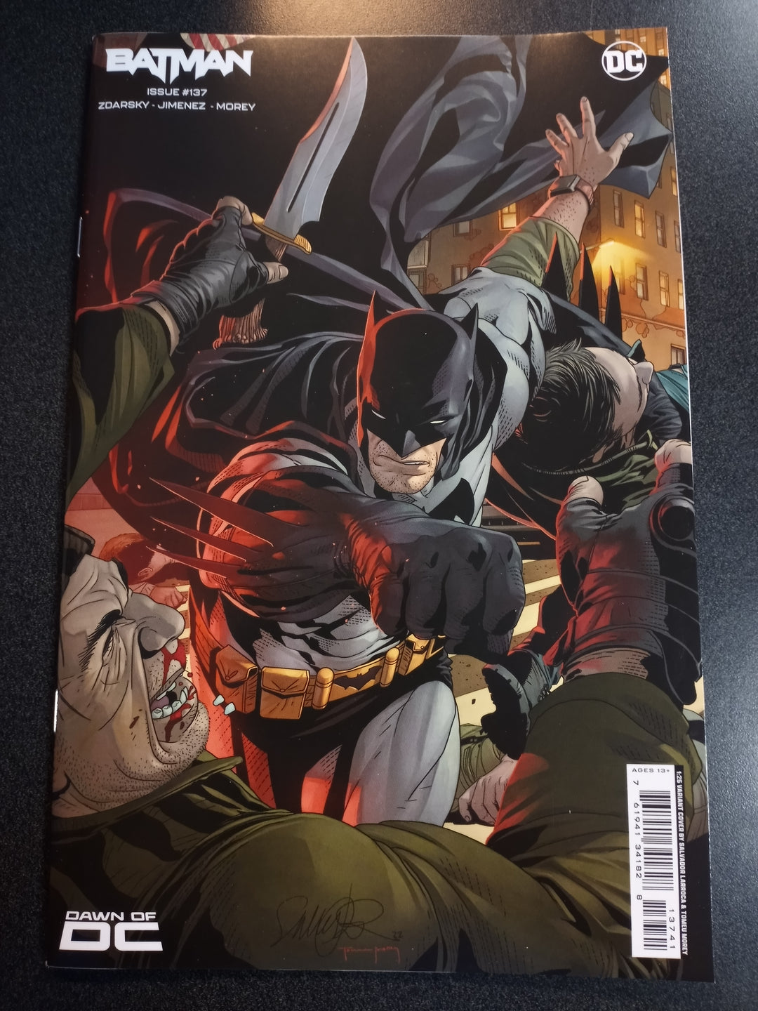 Batman #137 Cover F 1 in 25 Salvador Larroca Card Stock Variant (Batman Catwoman The Gotham War)