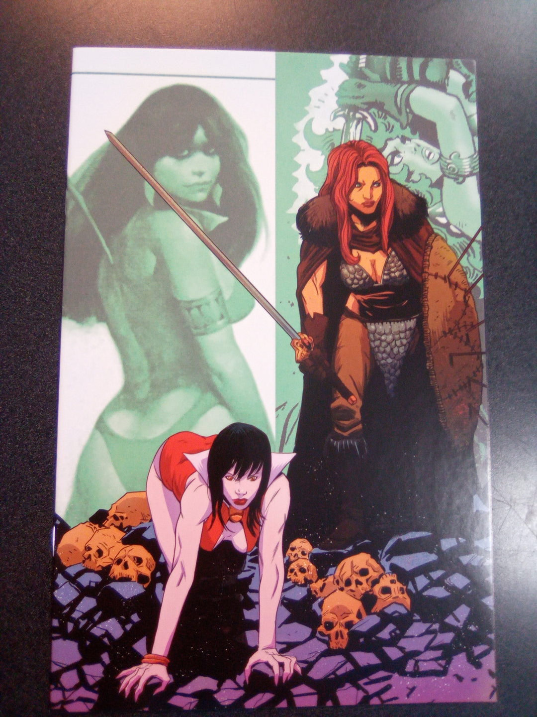 Vampirella Red Sonja #10 1:30 Moss Virgin Variant