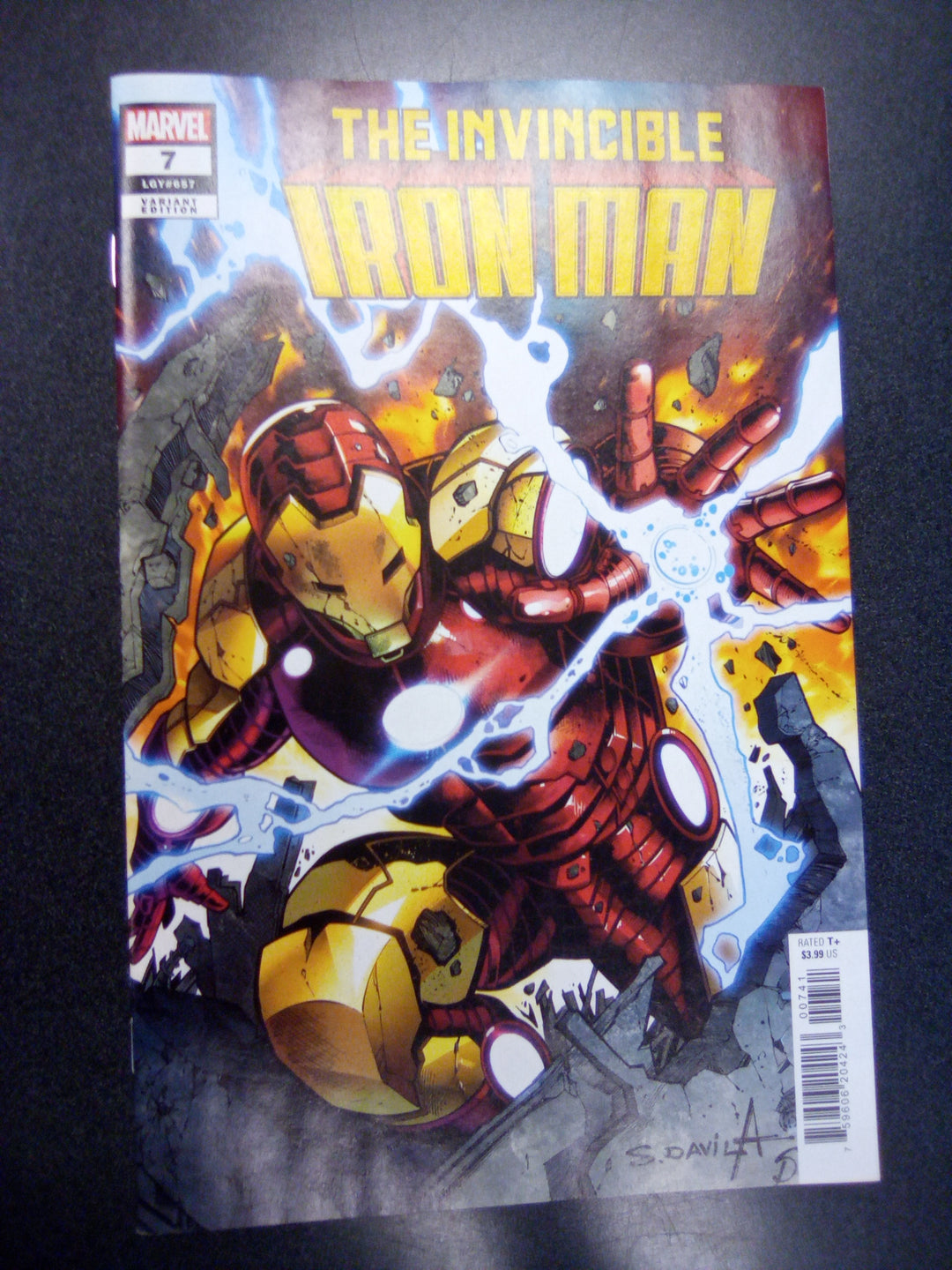 Invincible Iron Man #7 Davila Variant