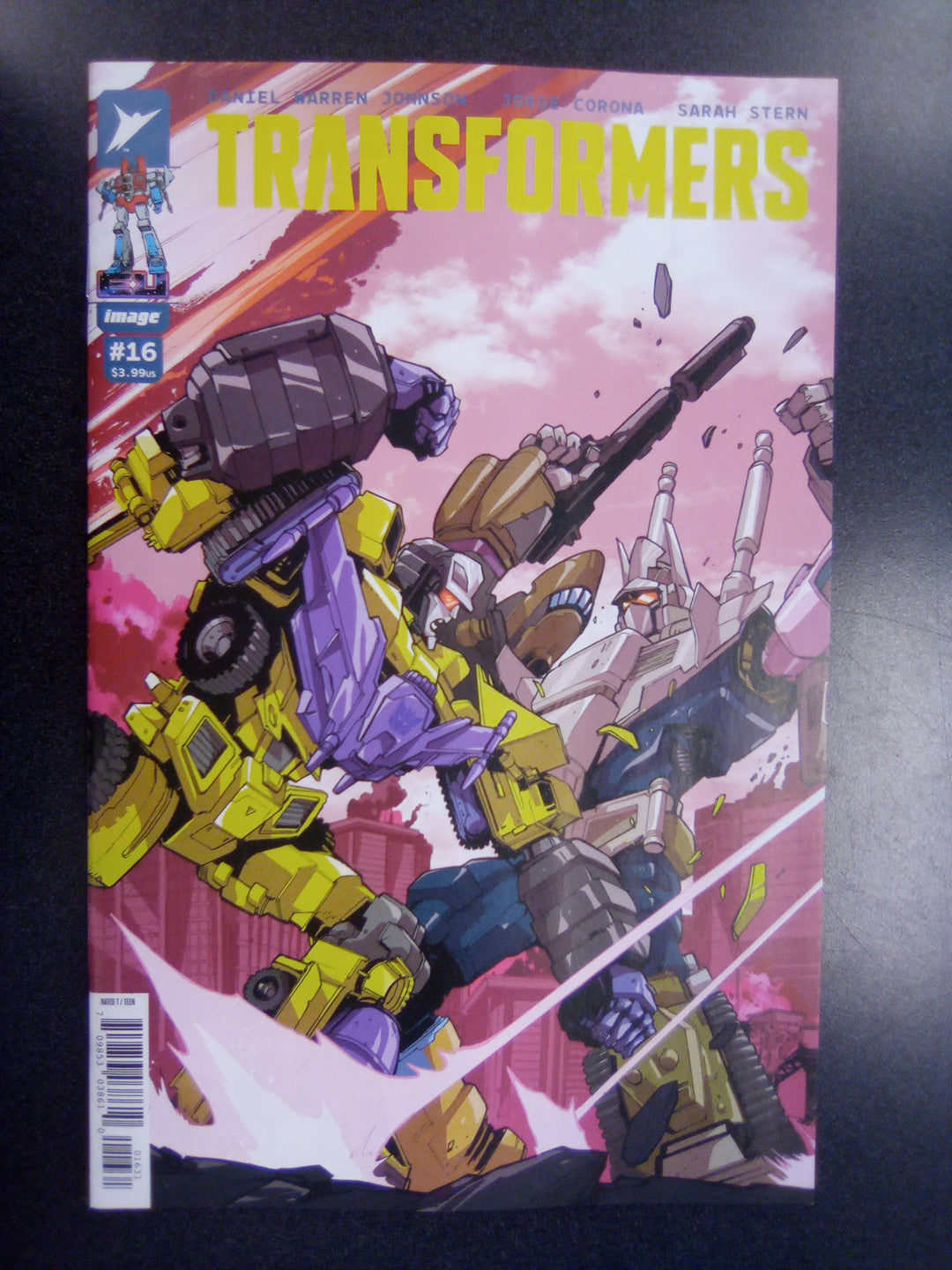 Transformers #16 Cover C 1:10 Karl Kerschl Connecting Variant