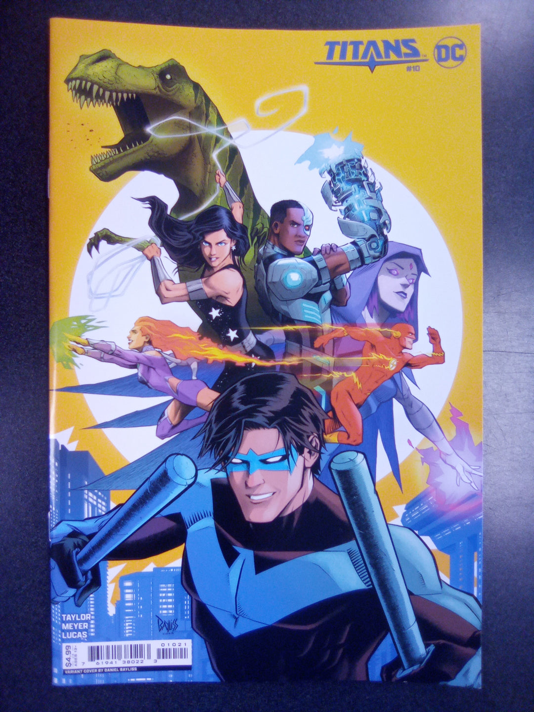 Titans #10 Cover C Daniel Bayliss Card Stock Variant
