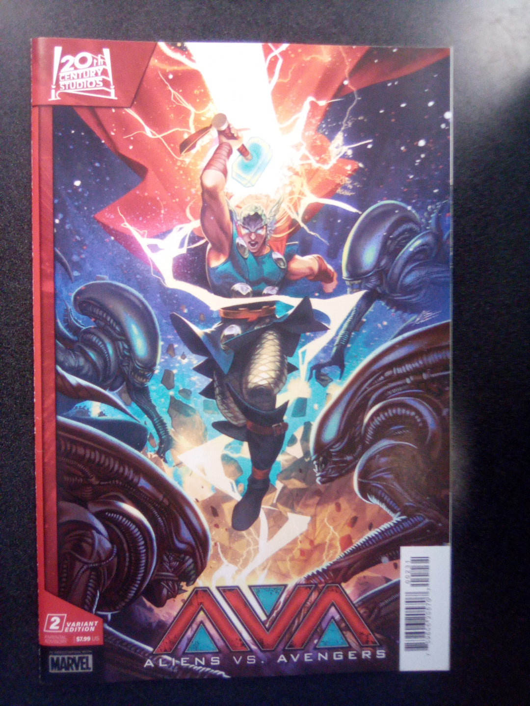 Aliens vs Avengers #2 (Of 4) Mateus Manhanini Variant