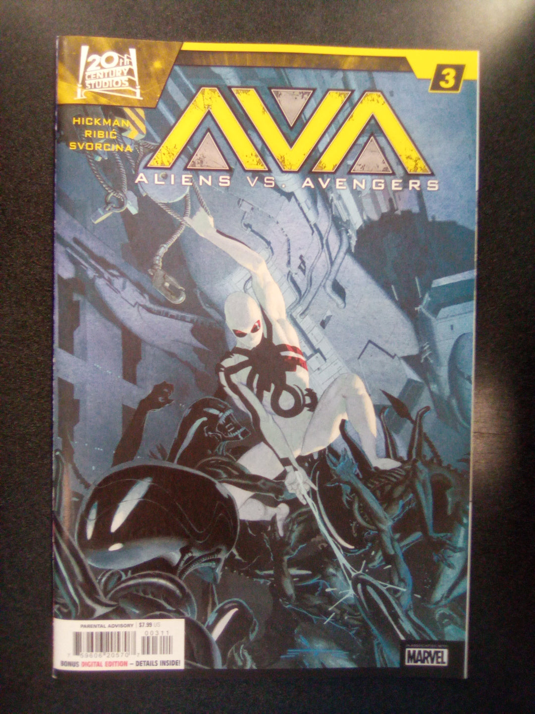 Aliens vs Avengers #3 (Of 4)