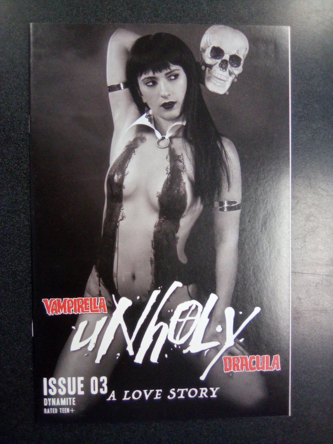 Vampirella Dracula Unholy #3 (2022) 1:15 Cosplay Variant