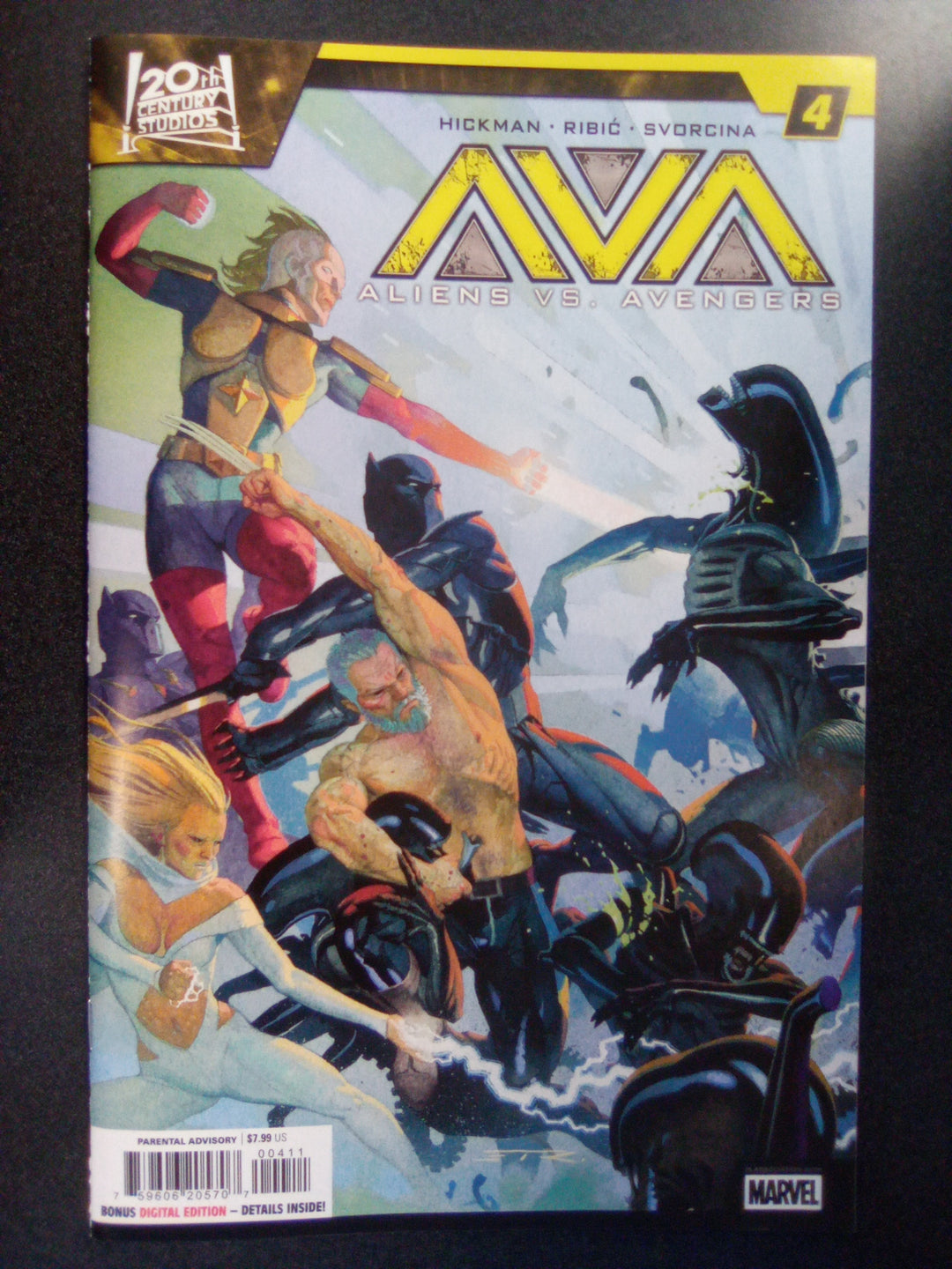 Aliens vs. Avengers #4