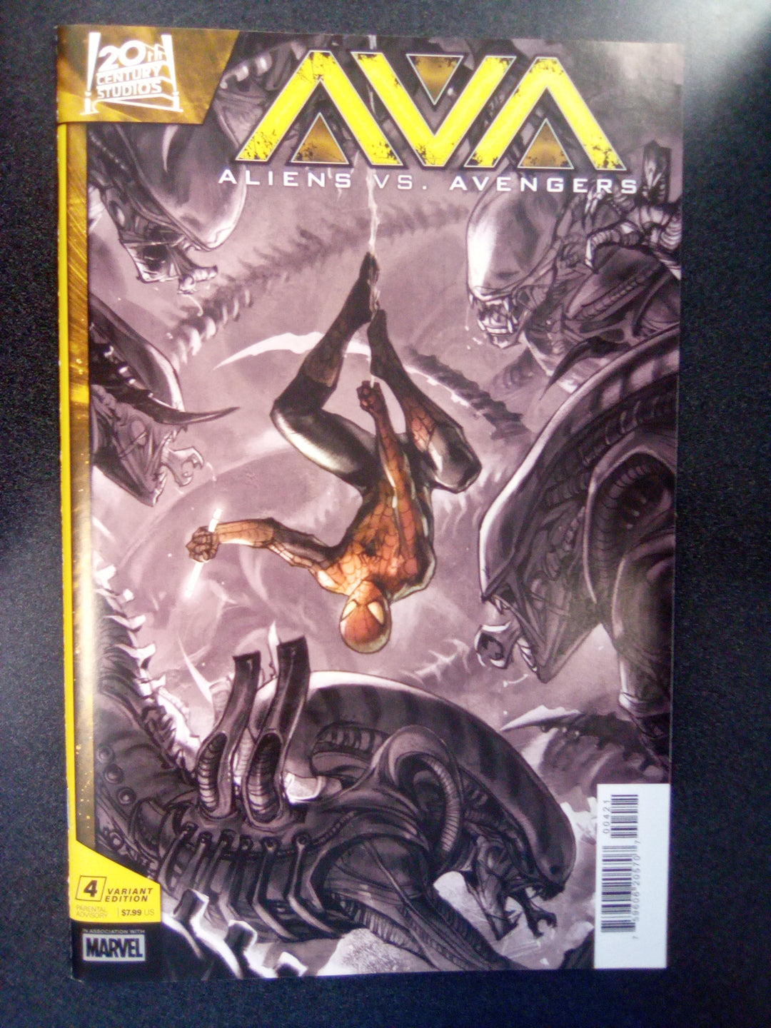 Aliens vs. Avengers #4 Jessica Fong Variant