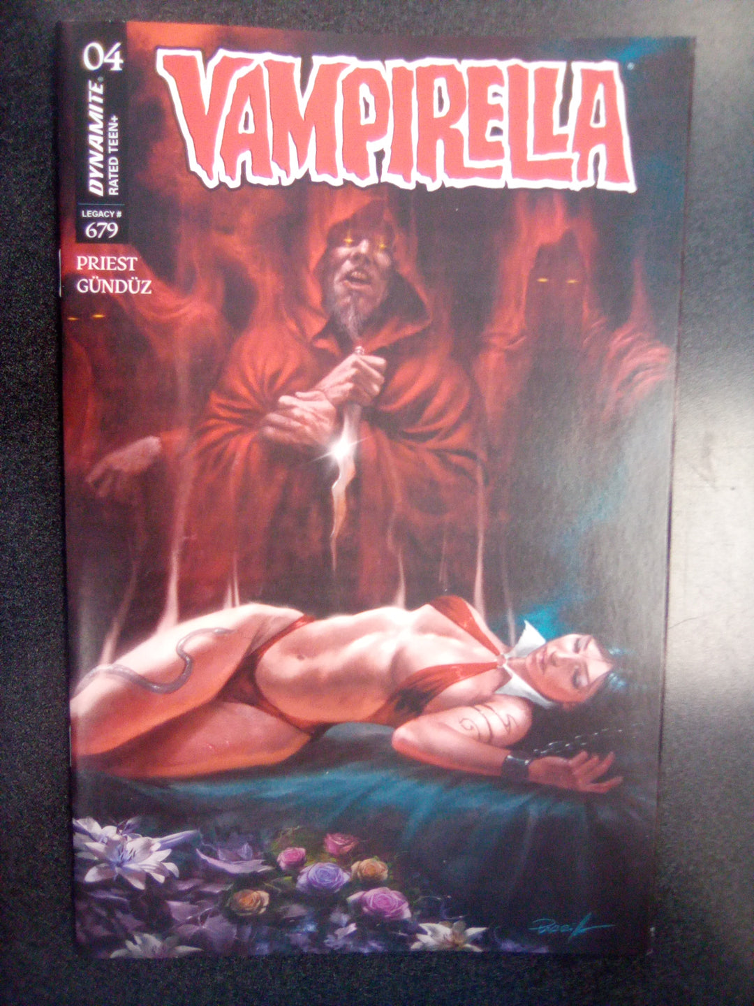 Vampirella (2025) #4 Cover A Lucio Parrillo