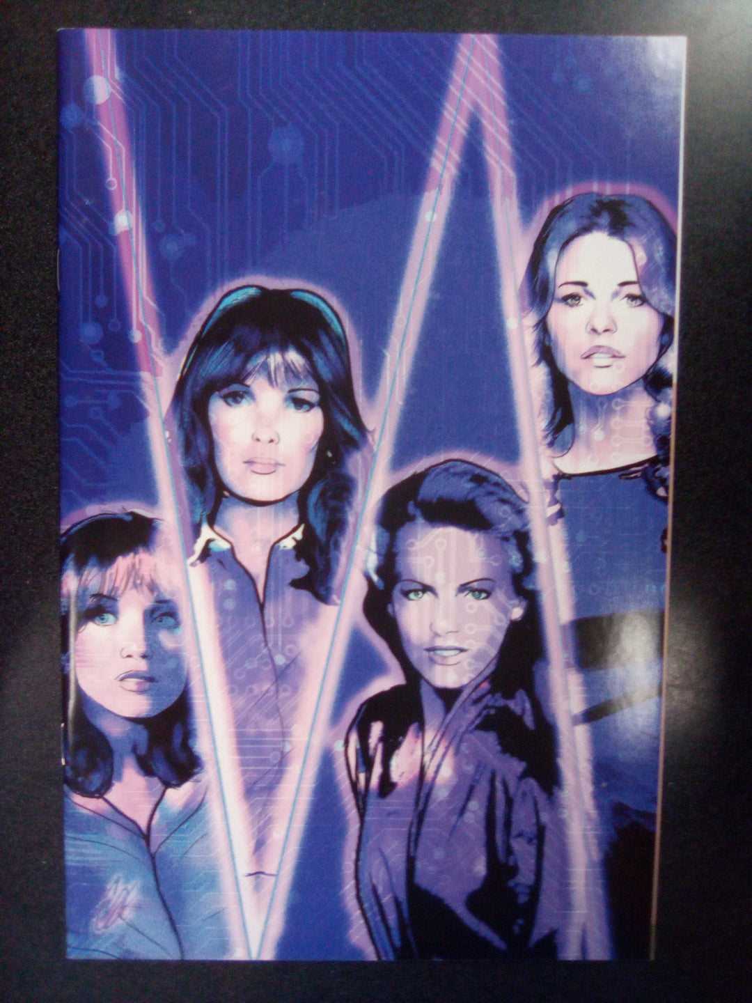 Charlie's Angels vs The Bionic Woman #4 (2019) Cat Staggs Virgin Variant