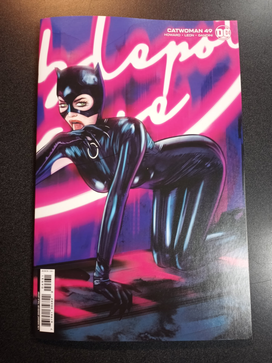 Catwoman #49 Cover D 1 in 25 Tula Lotay Card Stock Variant