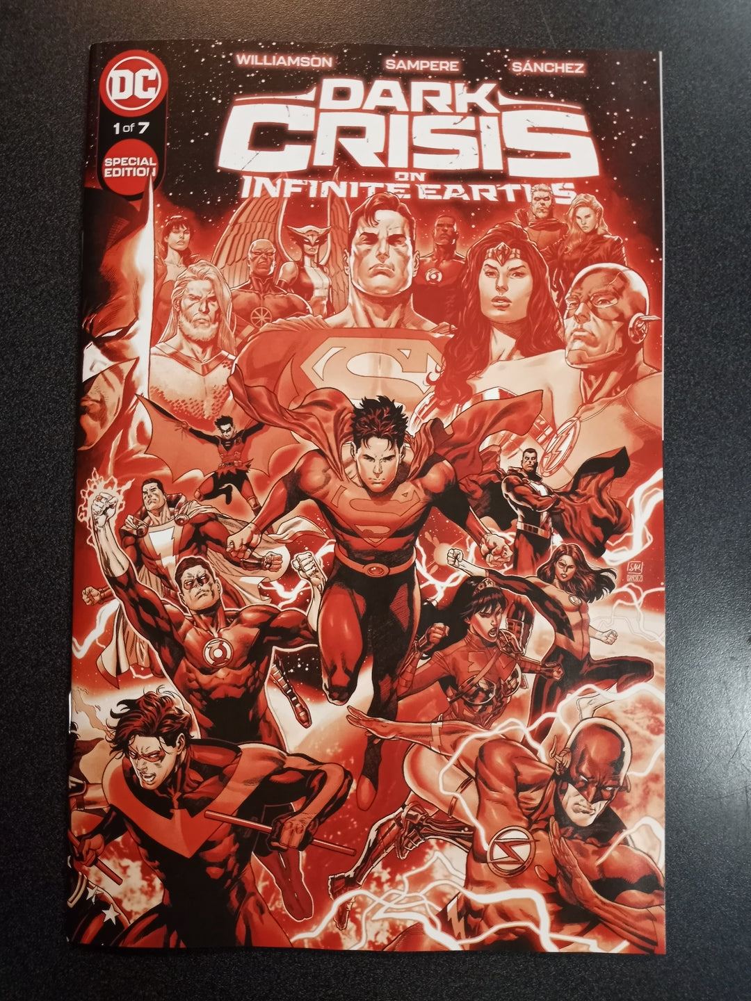 Dark Crisis on Infinite Earths #1 Special Edition Version